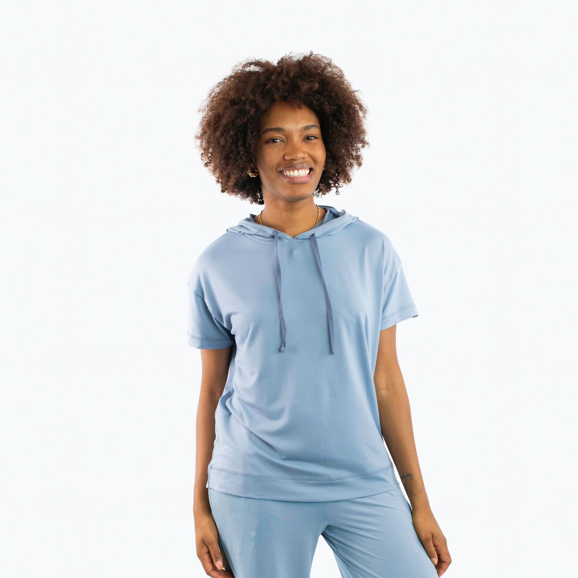 Coupe Hooded Top Short Sleeve - BLUE MOON - Coupe_ShortSleeveTop_BlueMoon_03_942ecc31-4b49-4613-9376-b285e32f85ec